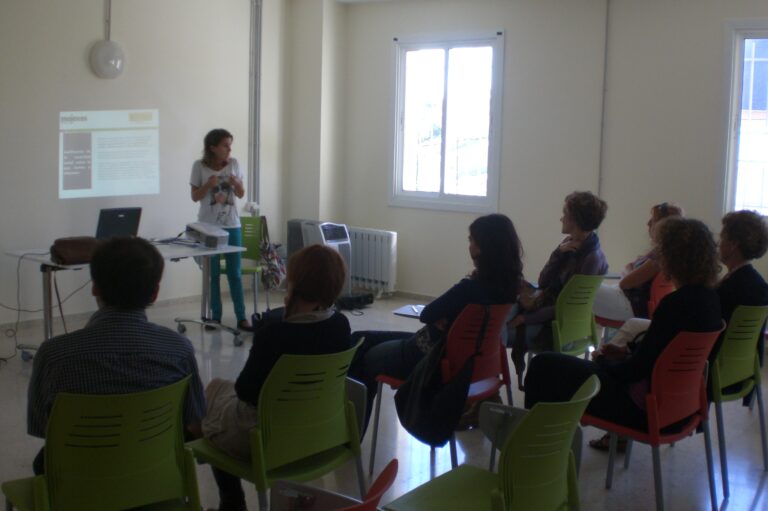 Fundación Mujeres presenta CUIDADANAS en la Liga Reumatolóxica Galega