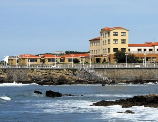 Convenio de colaboración entre el centro del Sanatorio Marítimo de Gijón y Fundación Mujeres