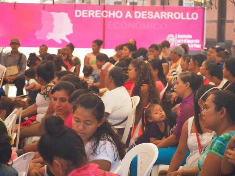 Xuntas e fortes, paramos o 8 de marzo por nos, con nos e dende nos