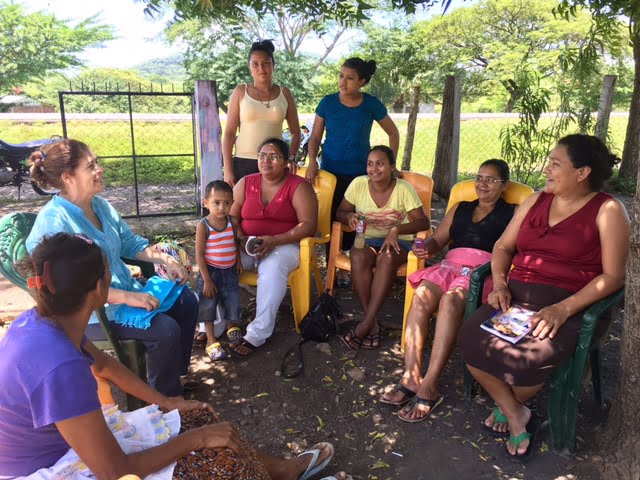 Las mujeres de la comunidad del Manguito, municipio de El Viejo, se reúnen y reflexionan sobre la resolución de conflictos