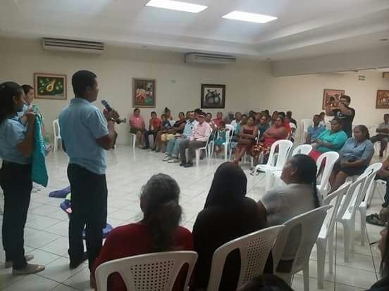 Mujeres y hombres de El Viejo (Nicaragua) se reúnen en asamblea para la formación de la Red de Mujeres y Hombres Rurales para la prevención de la violencia de género.