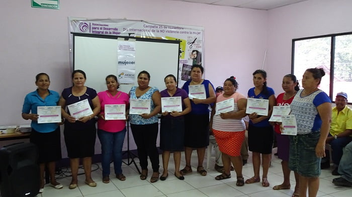 Graduación de promotoras comunitarias de género, agropecuarias y promotores de igualdad participantes de la ECIGEE.