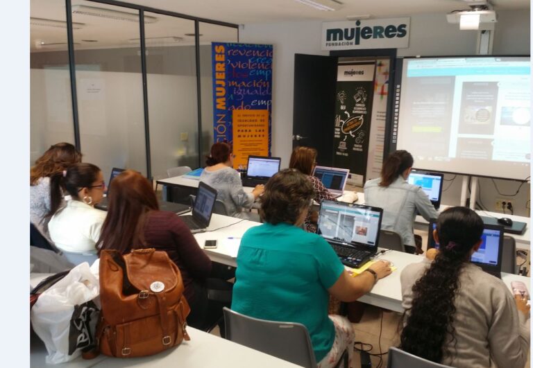 Fundación Mujeres clausura la 4ª edición del Curso "Diseño gráfico para tu negocio"