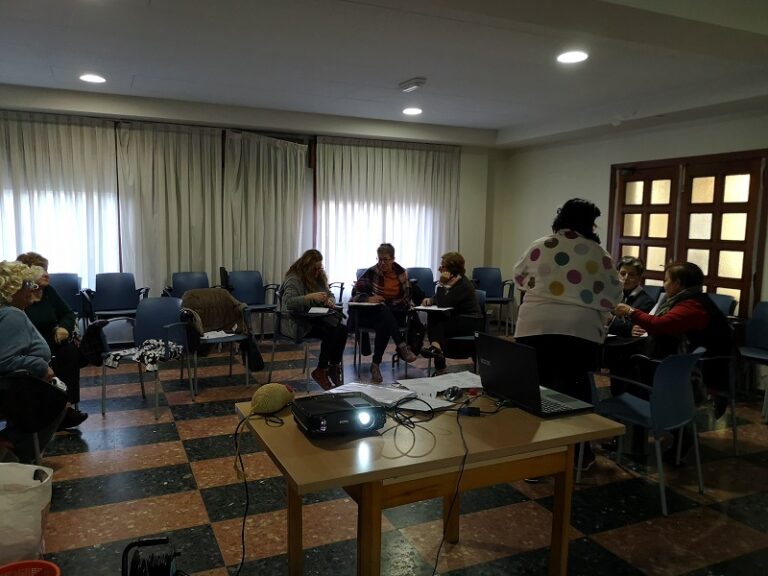 Fundación Mujeres imparte en Luarca (Asturias) un taller del proyecto CUIDADANAS.