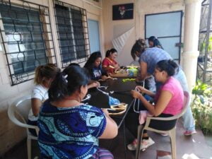 Jóvenes Salvadoreñas refuerzan su empoderamiento para ejercer sus derechos de ciudadanía.