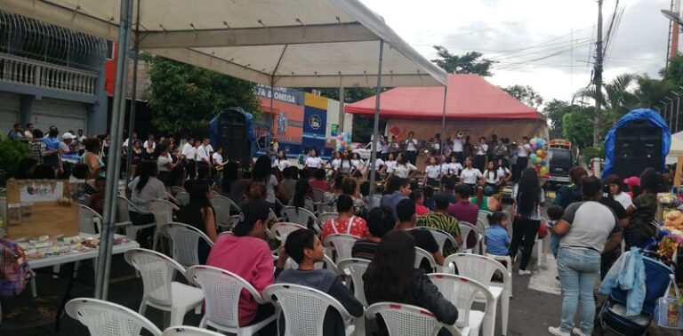 Mujeres Jóvenes en El Salvador  realizan una acción de incidencia sobre el empleo juvenil