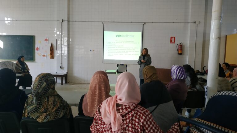 Las mujeres inmigrantes residentes en la comarca de Campo Arañuelo reciben información para favorecer el ejercicio pleno de sus derechos