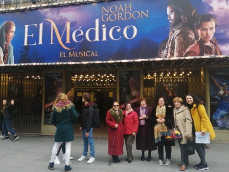 Cuidadanas asiste al musical `El Médico´en el Teatro Nuevo Apolo.  