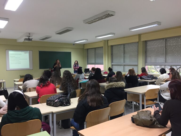 Charla sobre Promoción del empleo femenino en el IES de Cerdeño.