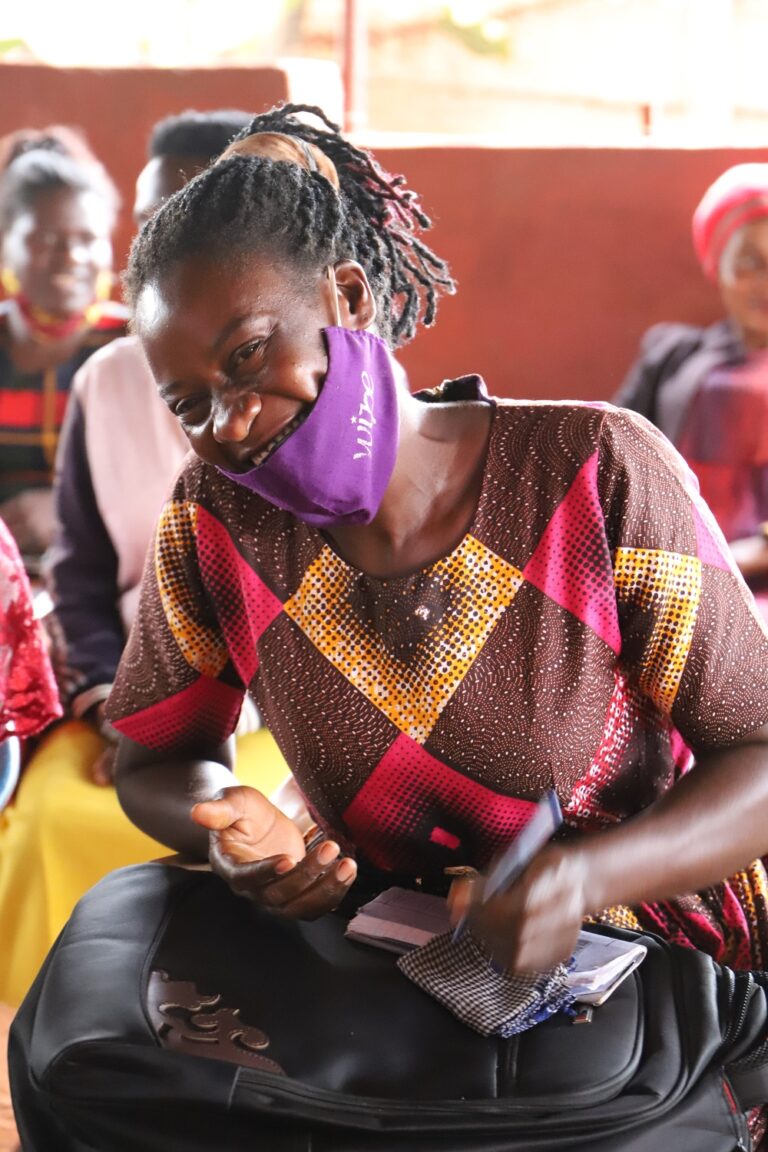 Avanzando hacia la autonomía económica de las mujeres rurales de Jinja en Uganda