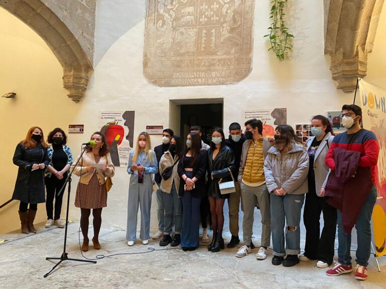 Gran éxito en la inauguración de la exposición fotográfica El mordisco de Eva