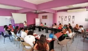 Encuentro de asociaciones de mujeres jóvenes, en El Salvador