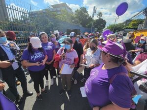 Trabajadoras del hogar marchan por el derecho a una vida libre de violencia en El Salvador