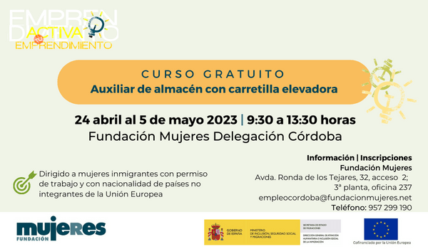 Auxiliar de almacén con carretilla elevadora