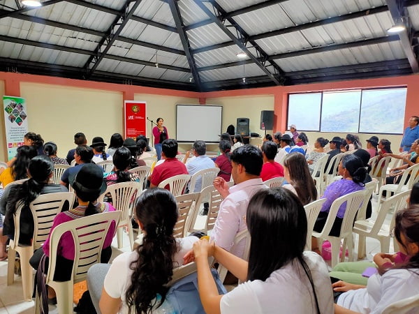 Estudiantes y profesorado de la Universidad Nacional de Loja imparten formación sobre costes en actividades pecuarias