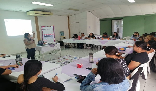 Jóvenes Salvadoreñas participan en formación sobre feminismo e incidencia política