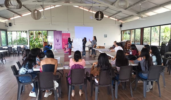 Las Mélidas inician talleres de formación profesional para mujeres jóvenes en El Salvador