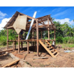 La comunidad tsiname de Campo Bello construye una eco-cabaña para promover el turismo comunitario